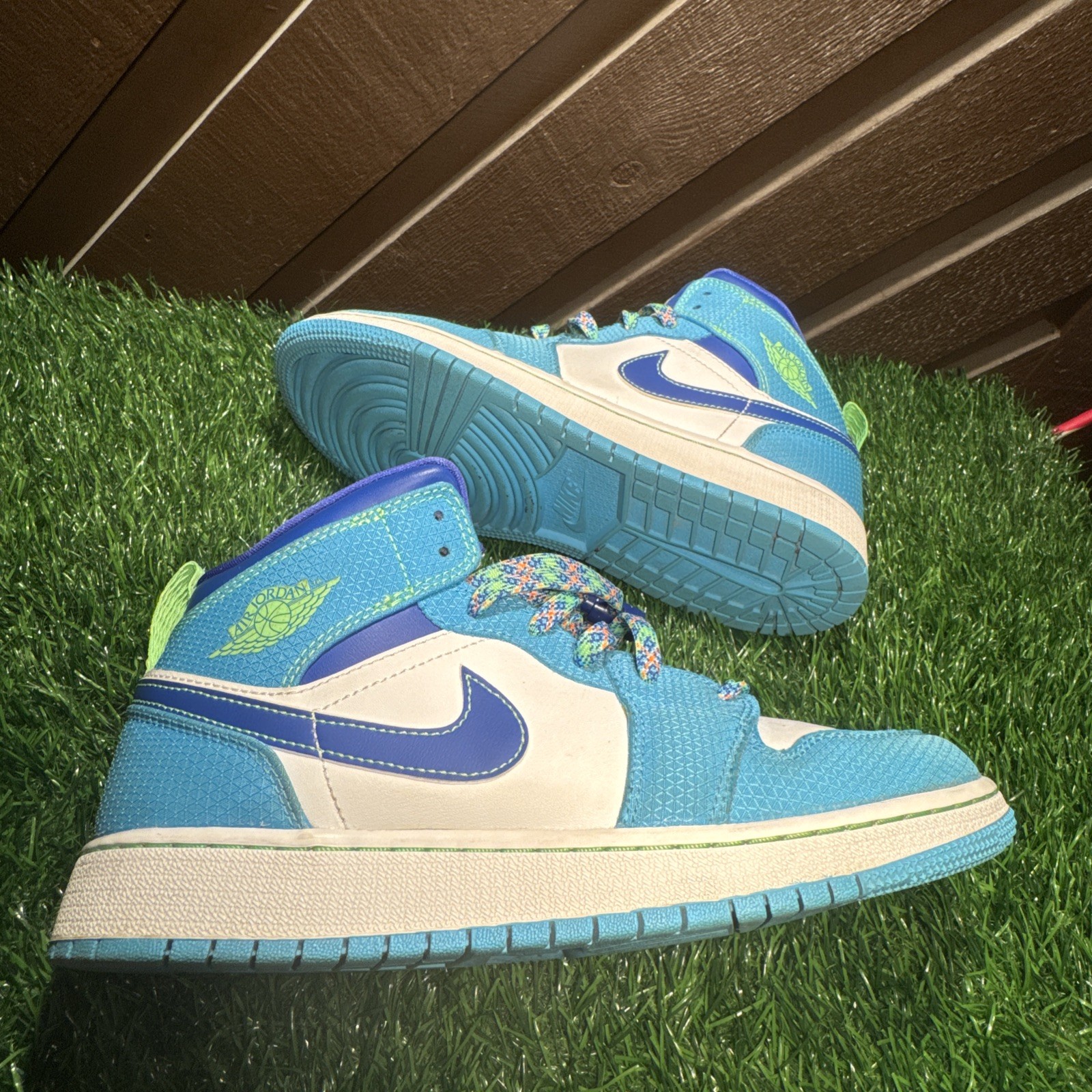 GS Air Jordan 1 Mid SE Sprite Size 7y DA8010-400
