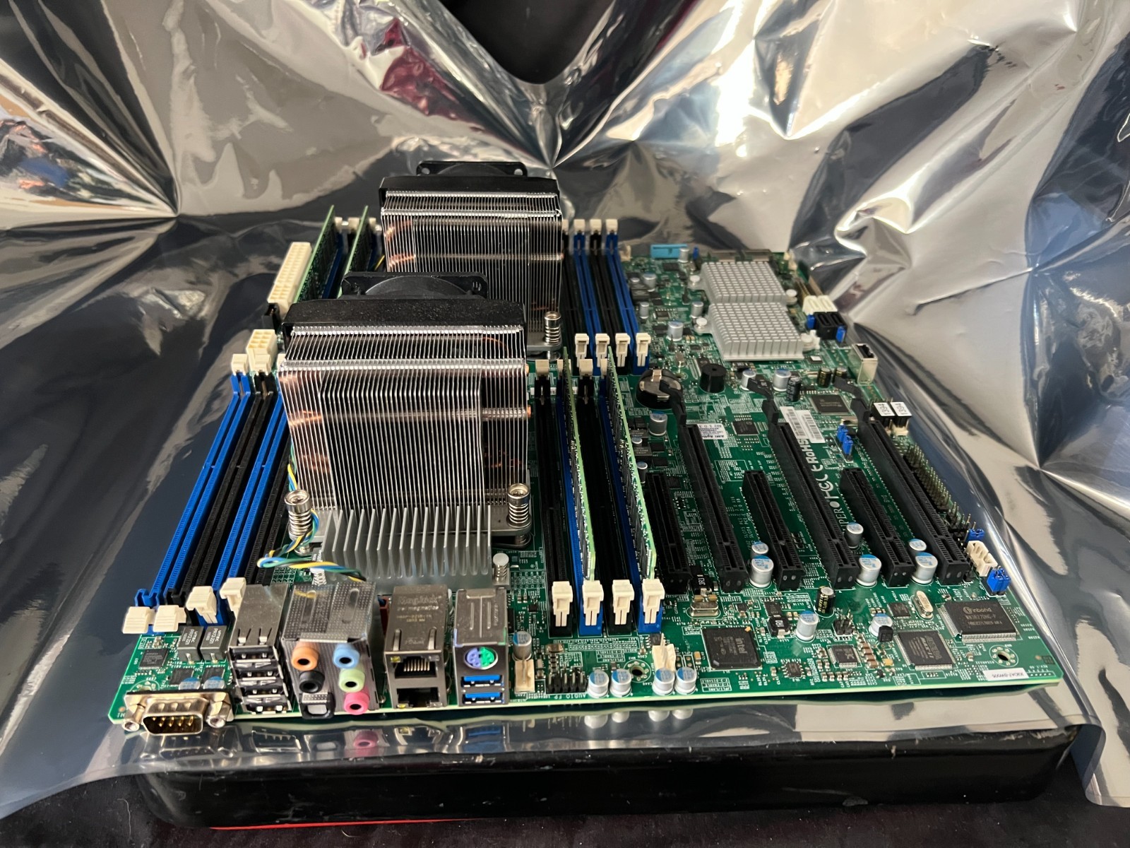 Supermicro MBD-X9DA7-SW005  WITH 32GB RAM AND DUAL XEON PROCESSOR E5-2620