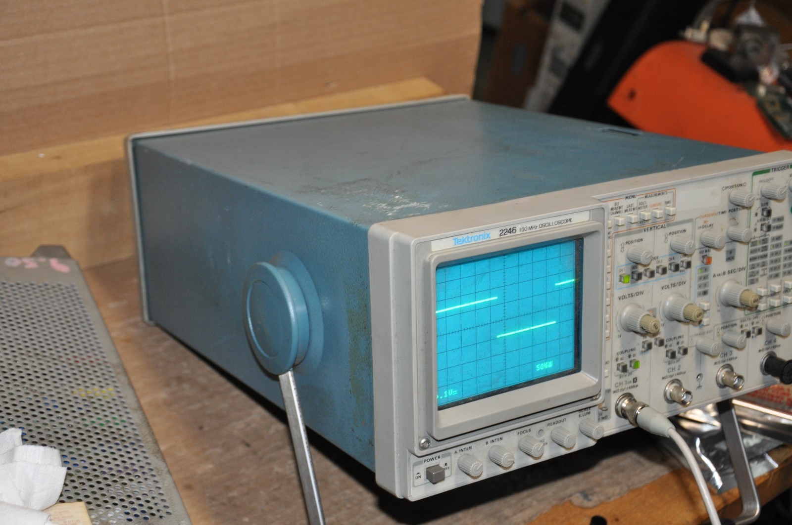 TEKTRONIX 2246 OSCILLOSCOPE +AV-5386 Probes