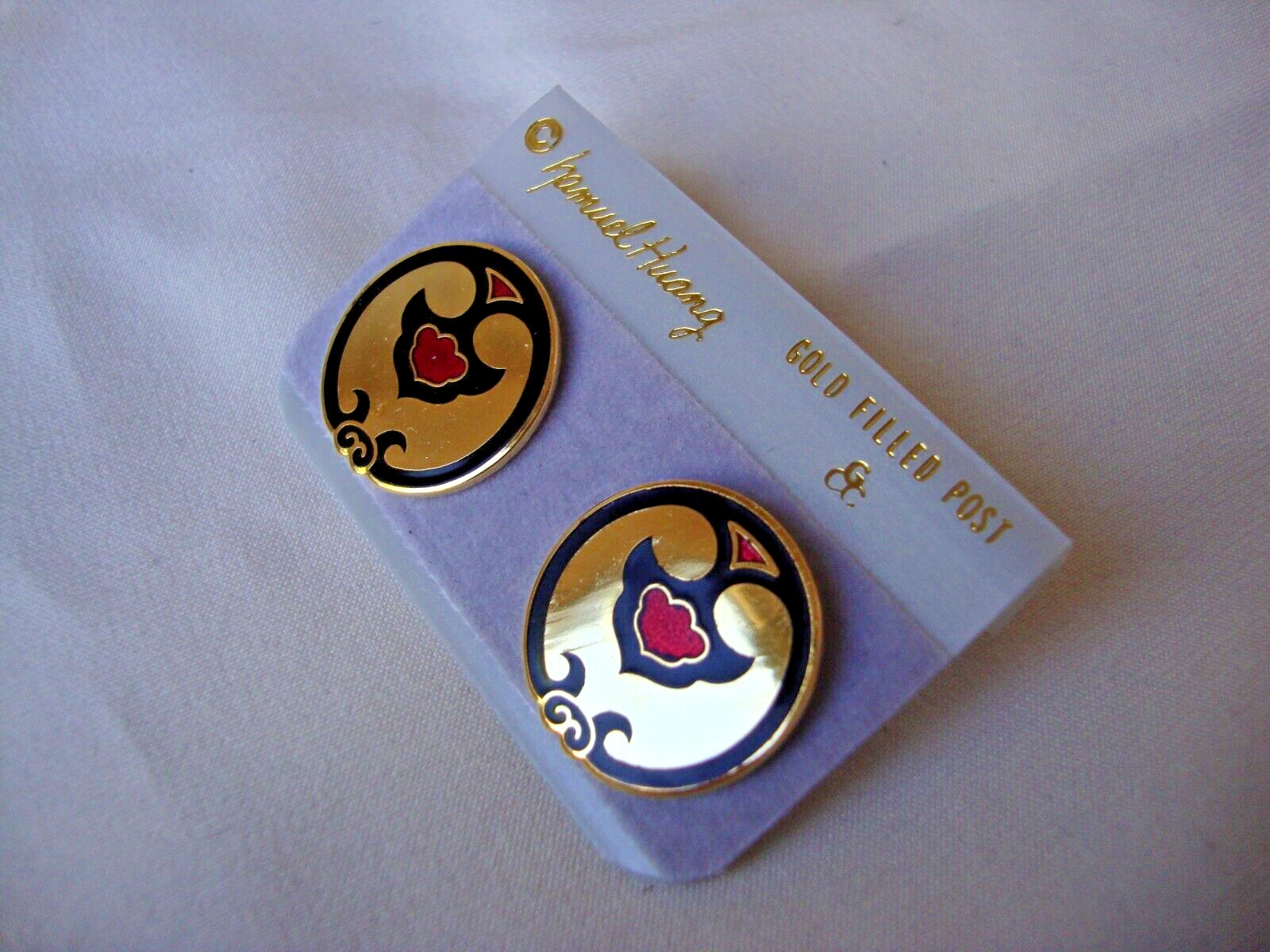 VINTAGE SAMUEL HUANG DESIGNER CLOISONNE TIBETAN MOTIF RED & BLACK STUD EARRINGS