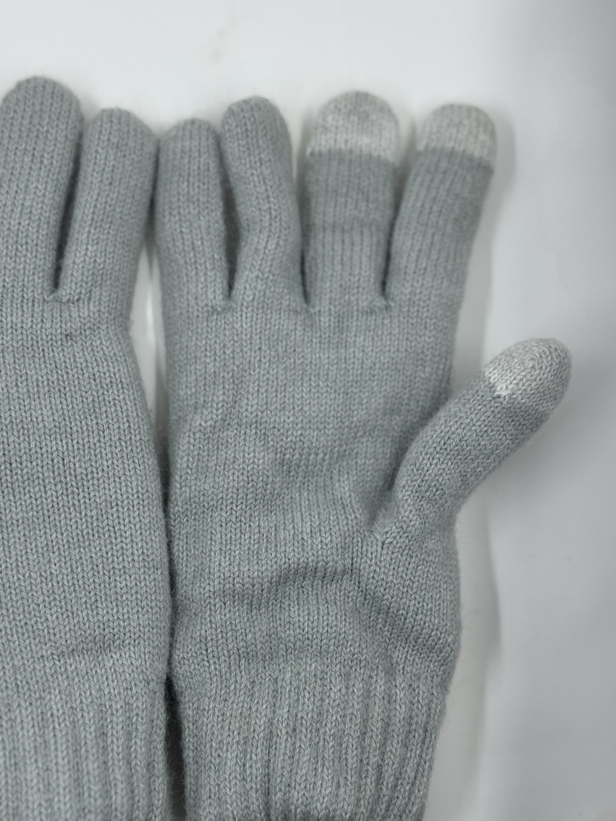 Sonoma Womens Gloves Light Gray Knit Touch Screen Tips Textured Outer Pattern