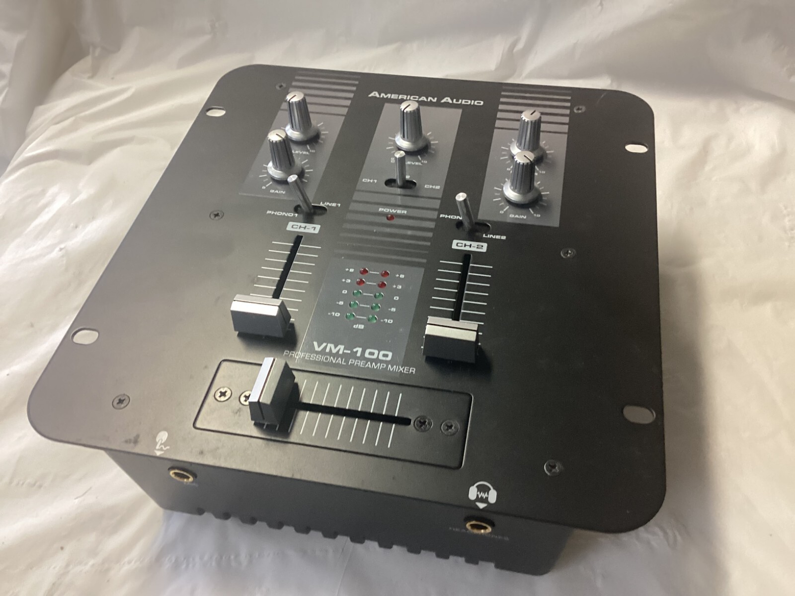 American Audio VM-100 DJ Mixer