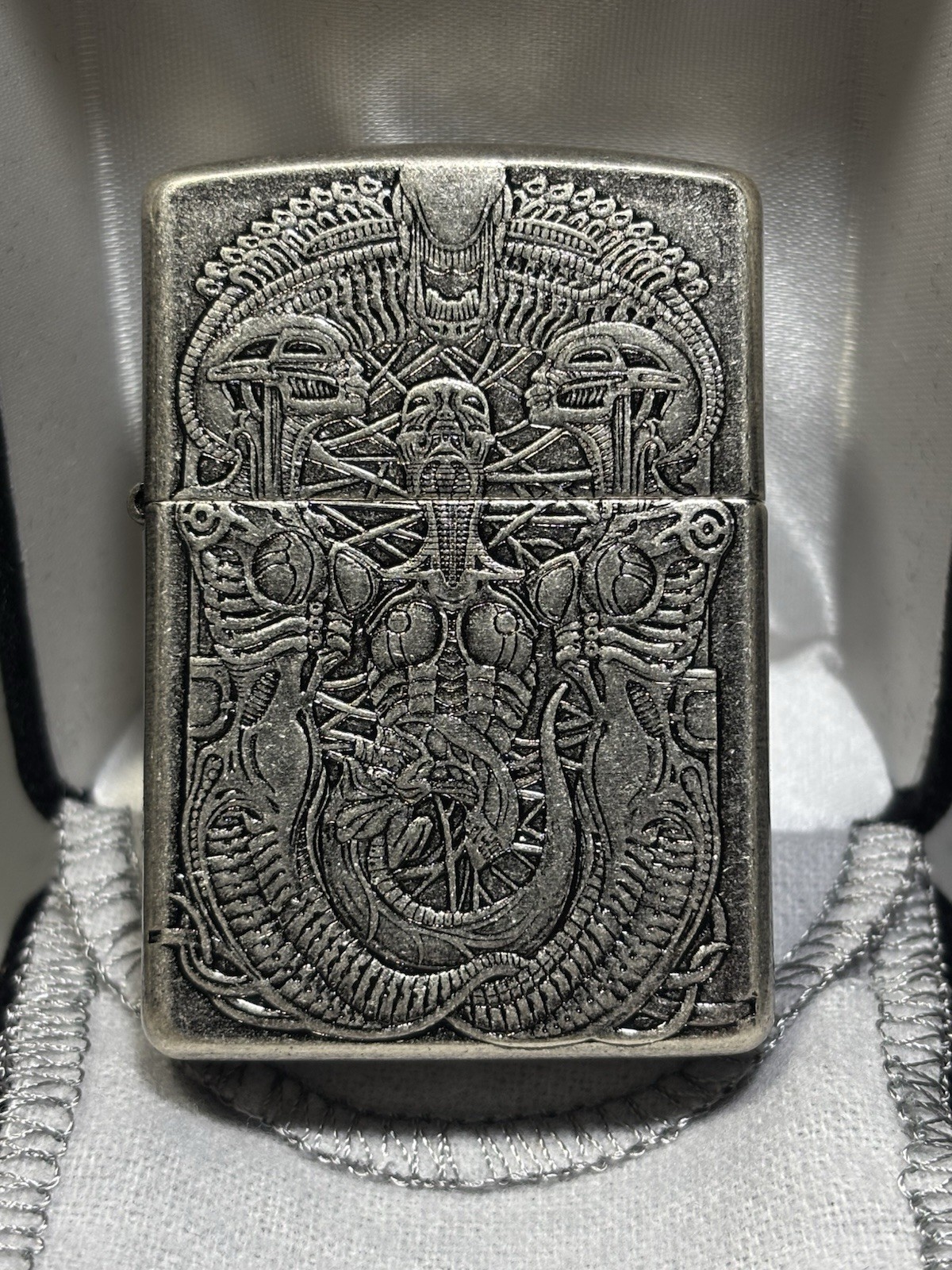RARE Armor Antique Silver Zippo Japanese H.R Giger Museum Alien Zippo Lighter