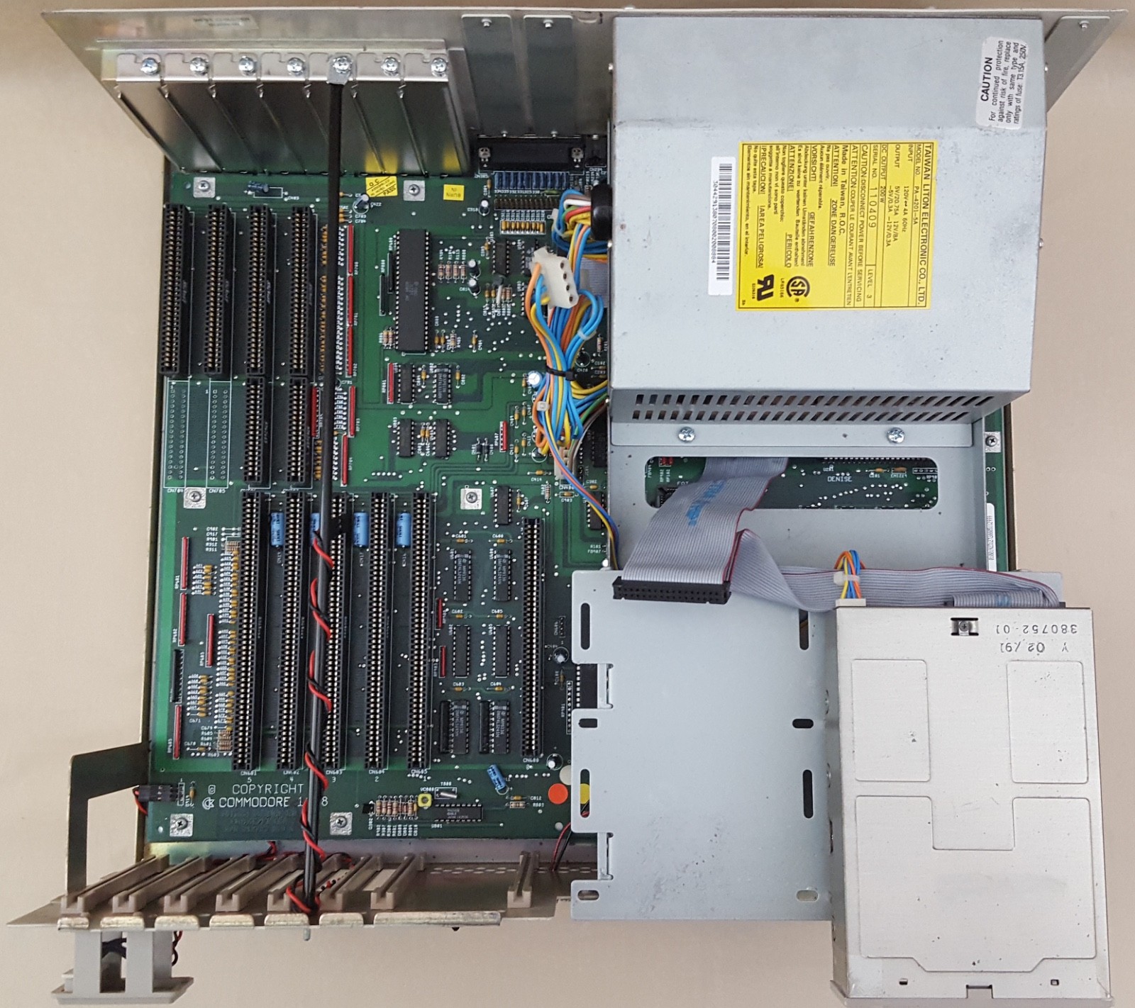 Commodore Amiga 2000 A2000 Desktop Computer rev6.3 1MB 8373 Denise - CA1064106