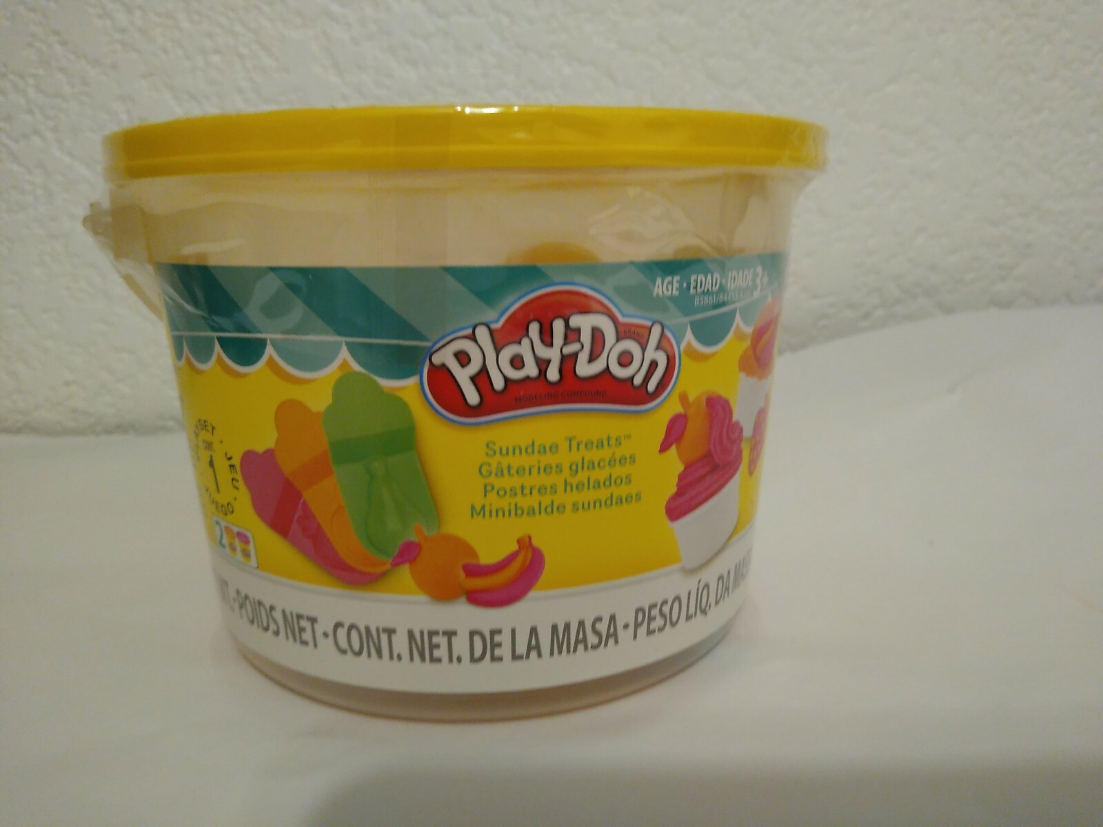Play-Doh Sundae Treats Bucket playset. New. Ages 3+