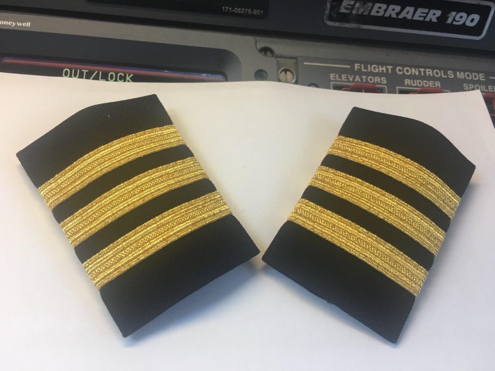 AIRLINES 1st OFFICER EPAULETS SLIDERS  3 BARS ON BLACK by WORLD PILOT SUPPLIES