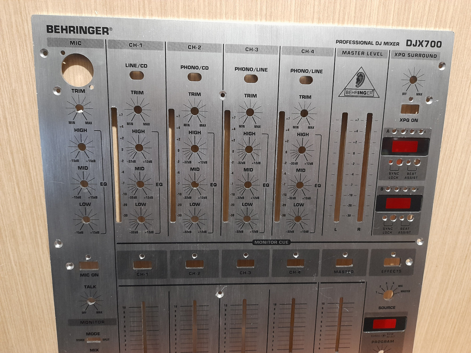 Behringer DJX700 faceplate 2
