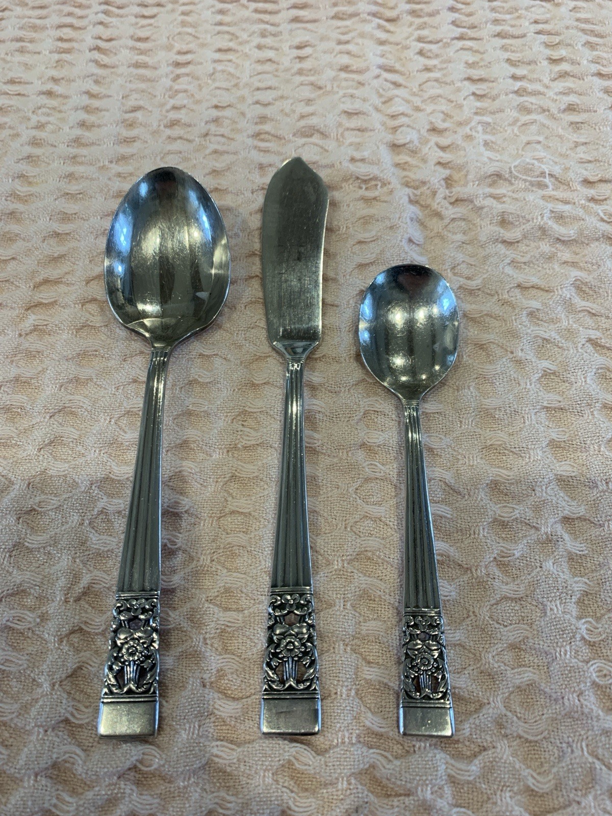 32 Pc. MCM Oneita Community Heavy Silver Plate Flatware Set