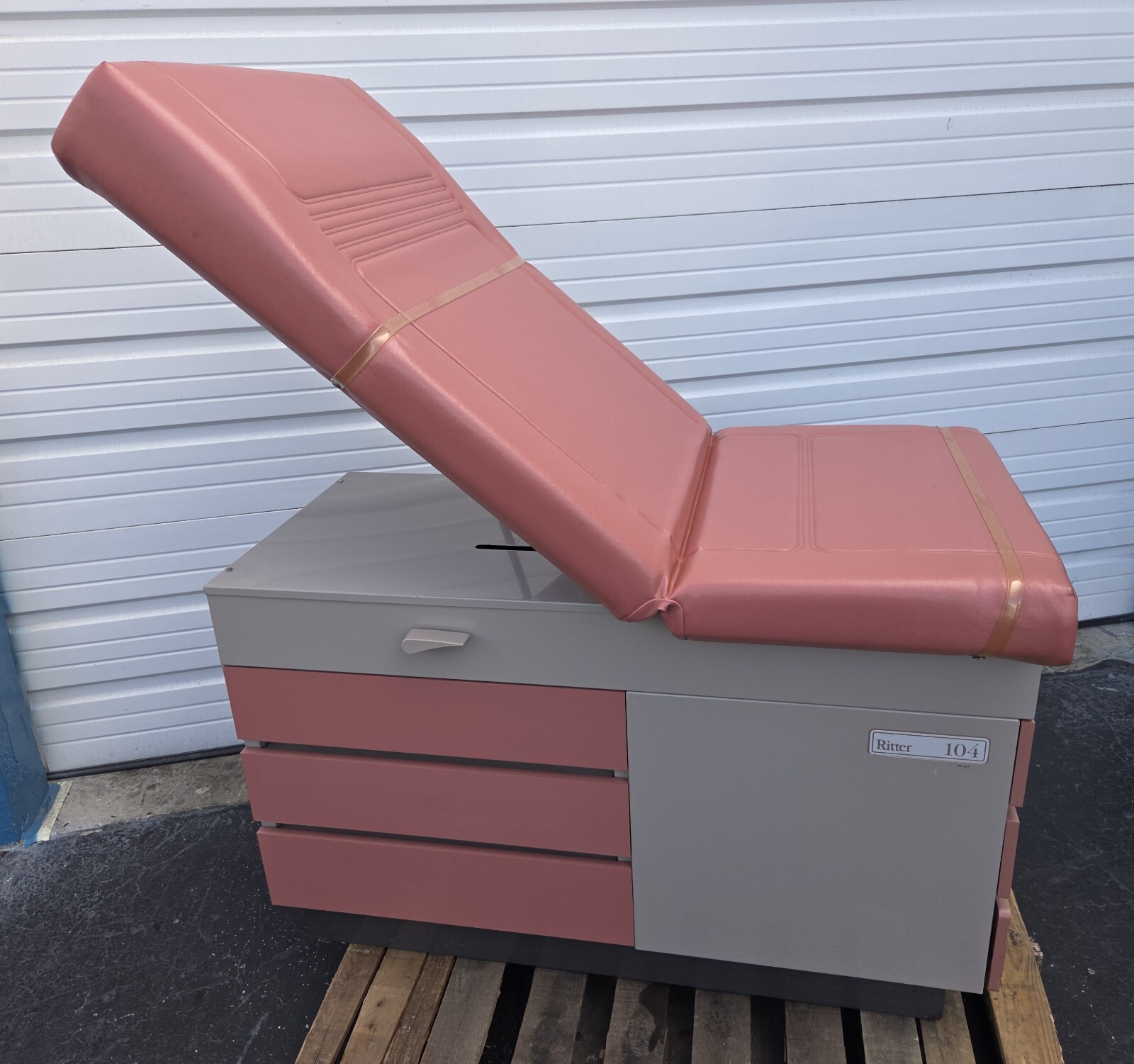 RITTER 104 MEDICAL/ GYNECOLOGICAL EXAMINATION TABLE