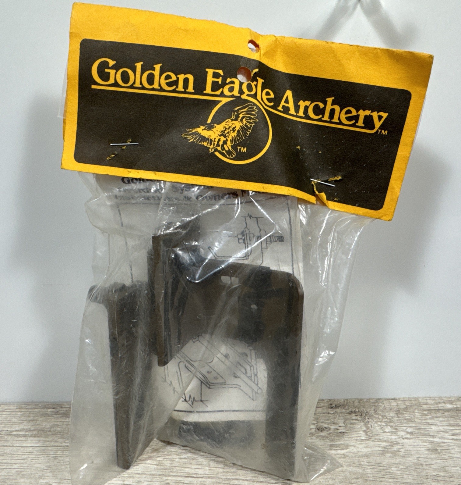 Vintage Golden Eagle Archery Mossy Oak Bottomland Camo Bow Overdraw Rest RH