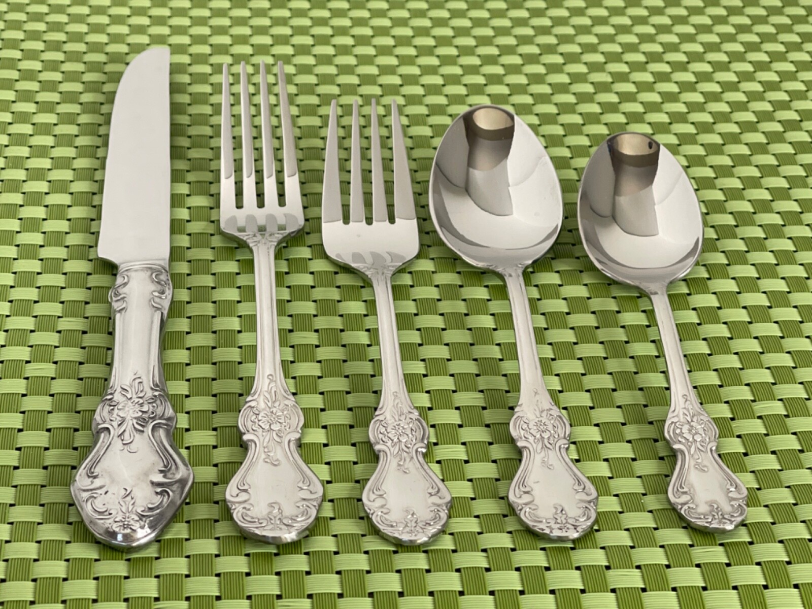 Reed & Barton HIGHGROVE Stainless 18/10 Glossy Floral NEW Choice Flatware B140N
