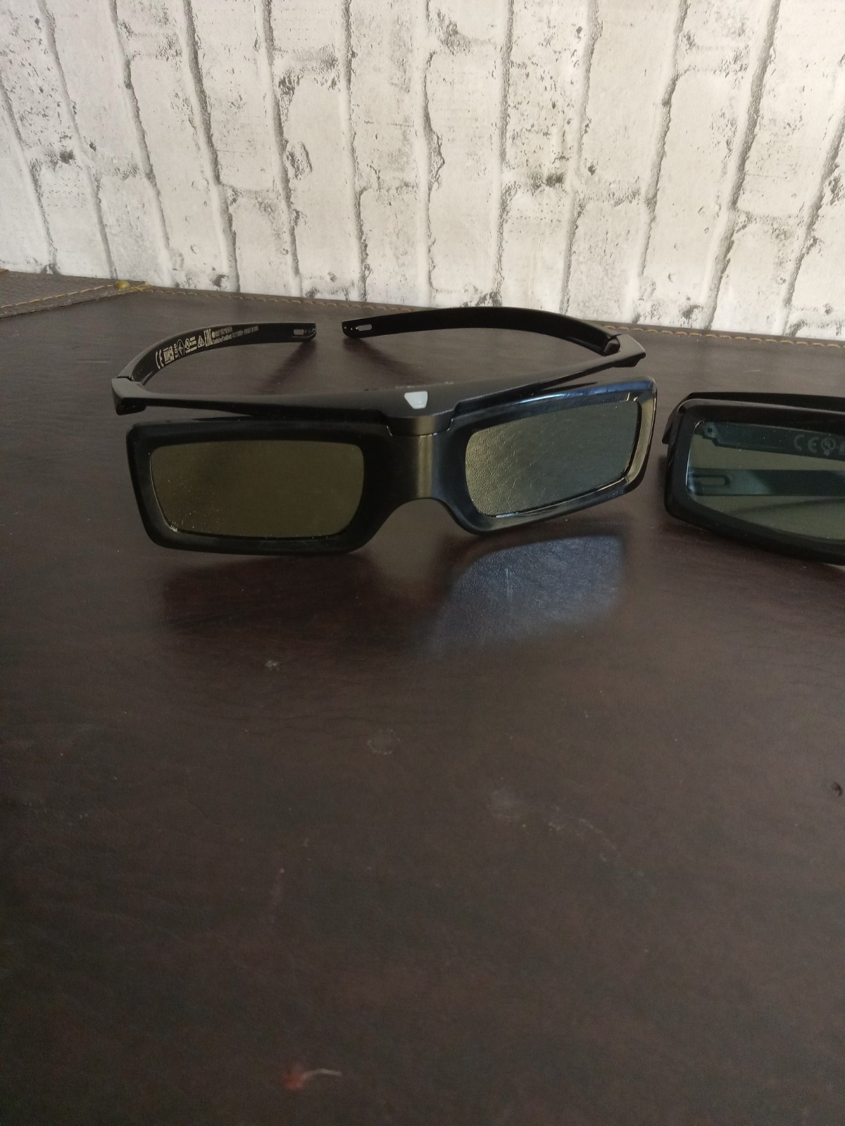 Sony TDG-BT400A Active 3D Glasses Pair - Black Needs New Batteries