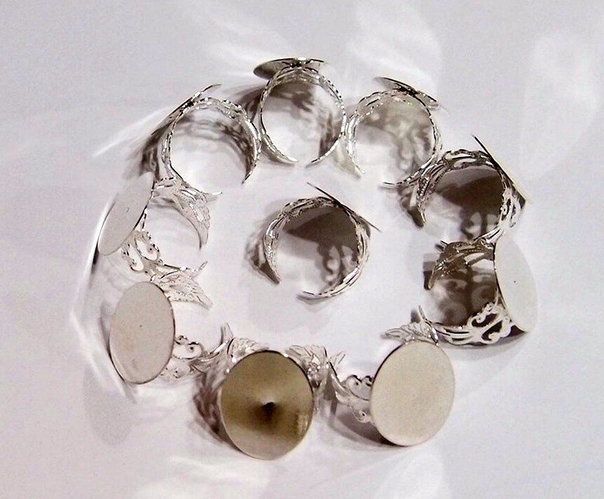 30 of 25x18mm Shiny Silver Adjustable Flat Face Victorian Scroll Ring Settings