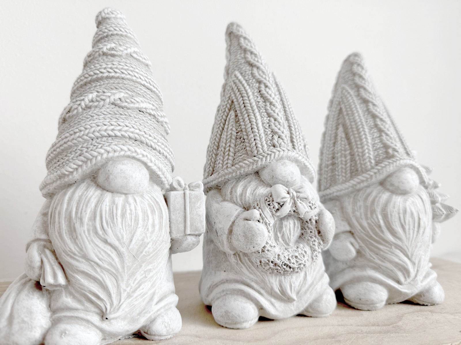 Latex Mold – Faceless Gnome with Knitted Hat, Sack & Gift – Version A