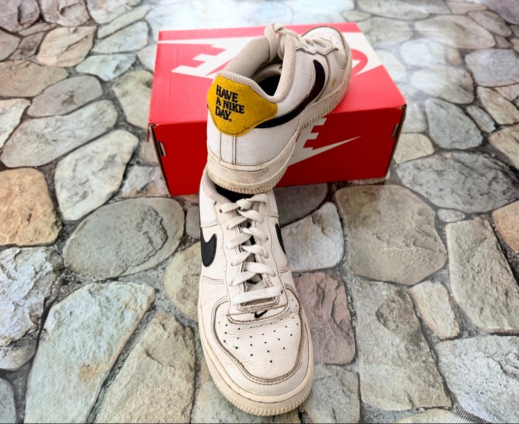 “HAVE A NIKE DAY” SNEAKER-SIZE 4.5