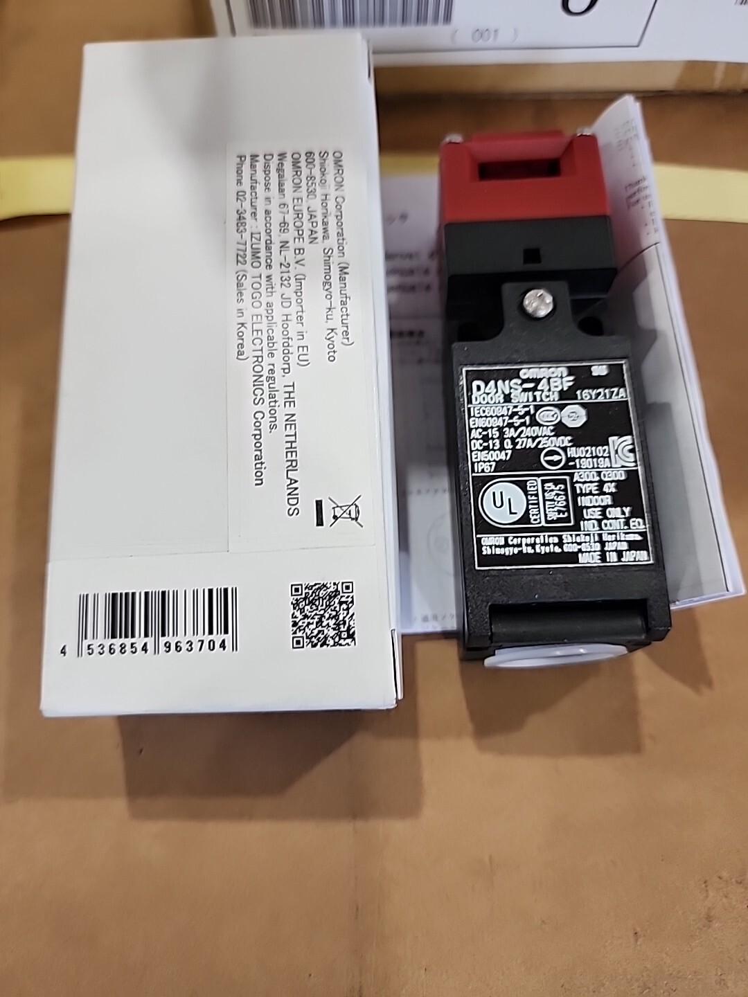 New OEM OMRON Door Safety Switch P/N D4NS-4BF