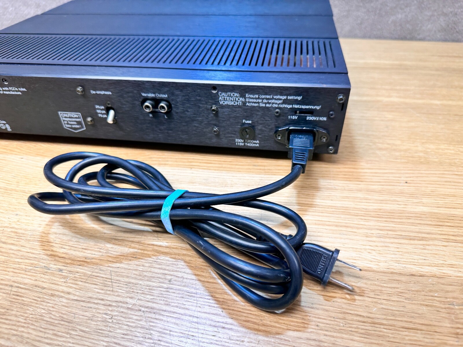 TANDBERG 3011 FM TUNER
