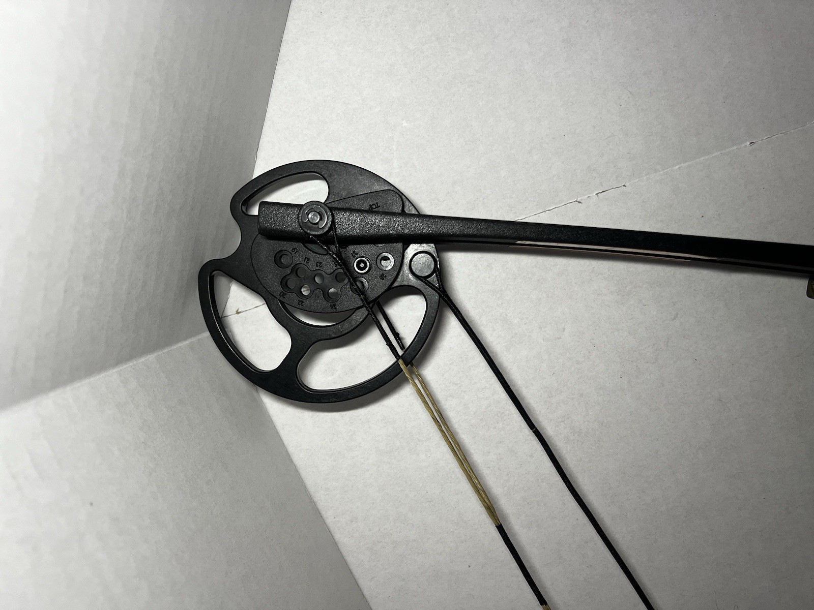 Bear Archery Limitless RTH Compound Bow ** Missing String**