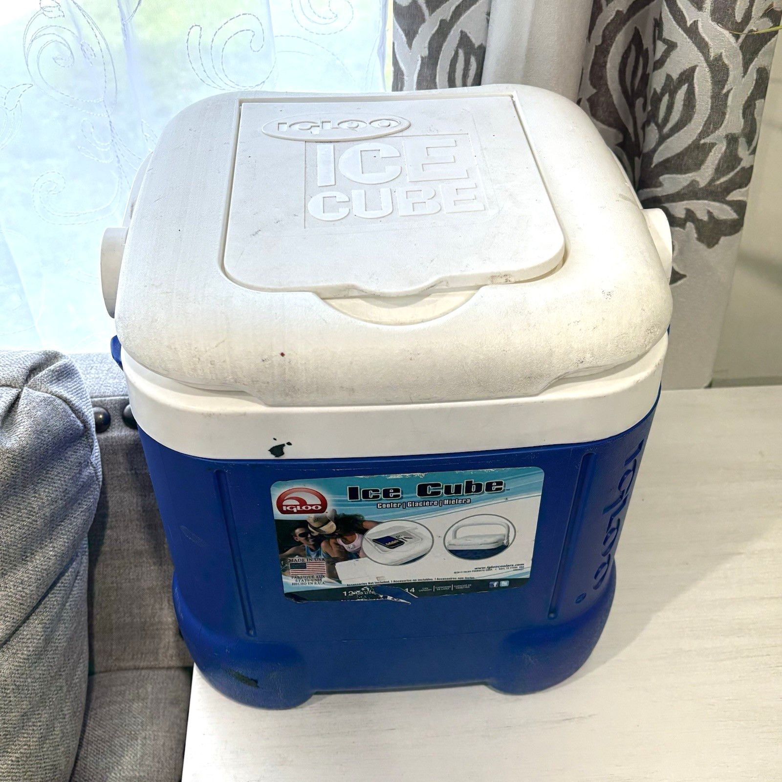 Igloo Ice Cube 12 Quart 14 Can Plastic Cooler Blue White Top Compartment Handle
