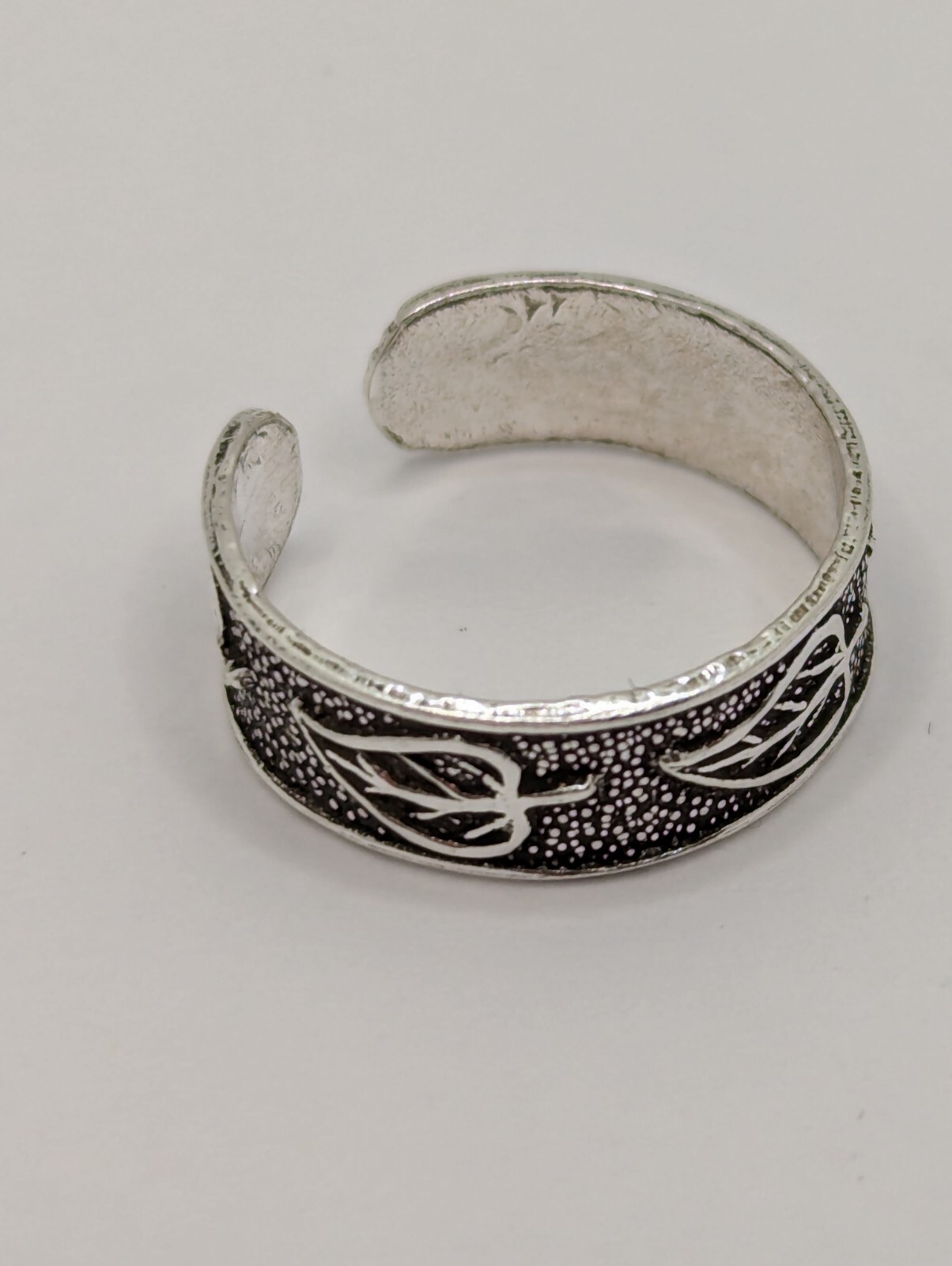 Sterling Silver Toe Ring Leaf Design. Nature Theme. Adjustable Size. 925 Silver.