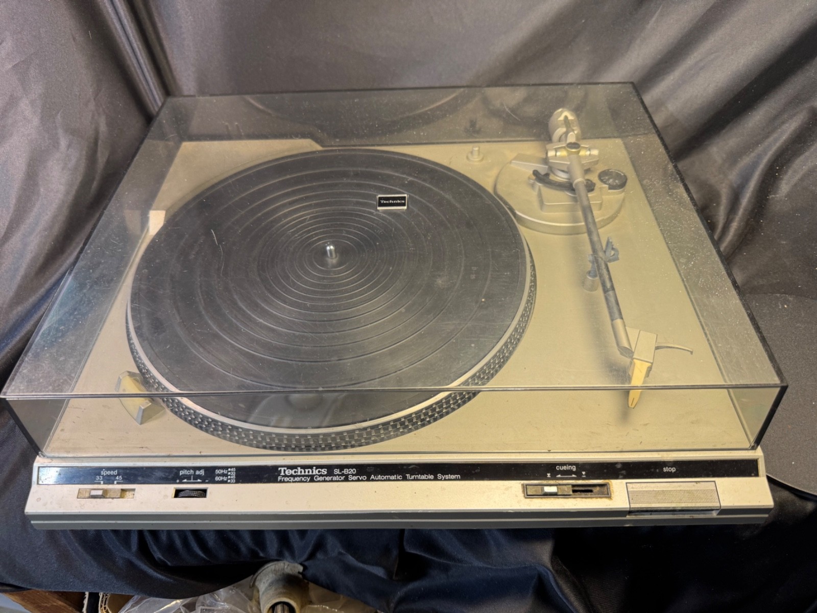 Technics SL-B20 Belt Drive Turntable – Powers On & Spins – FOR PARTS OR REPAIR
