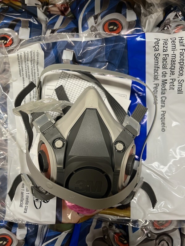 New 3M Half Facepiece Reusable Respirator- Size Small- 6100/07024 - QTY: 5