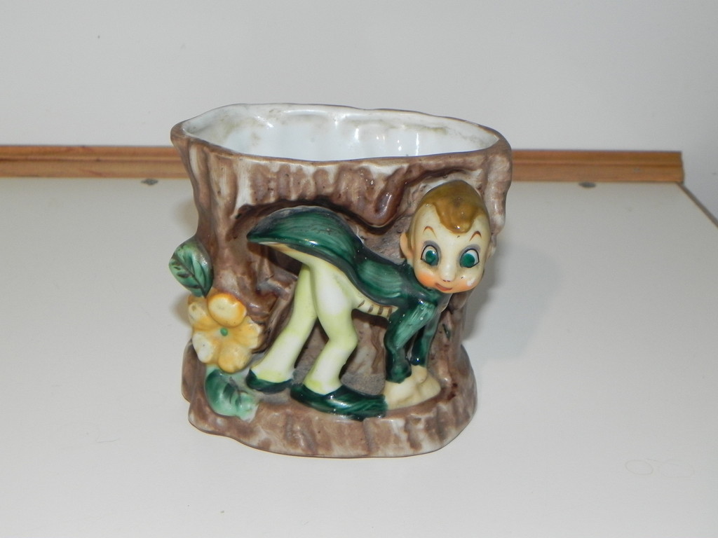 Vintage Jiminy Cricket Vase/planter ACME China.. Very Cute