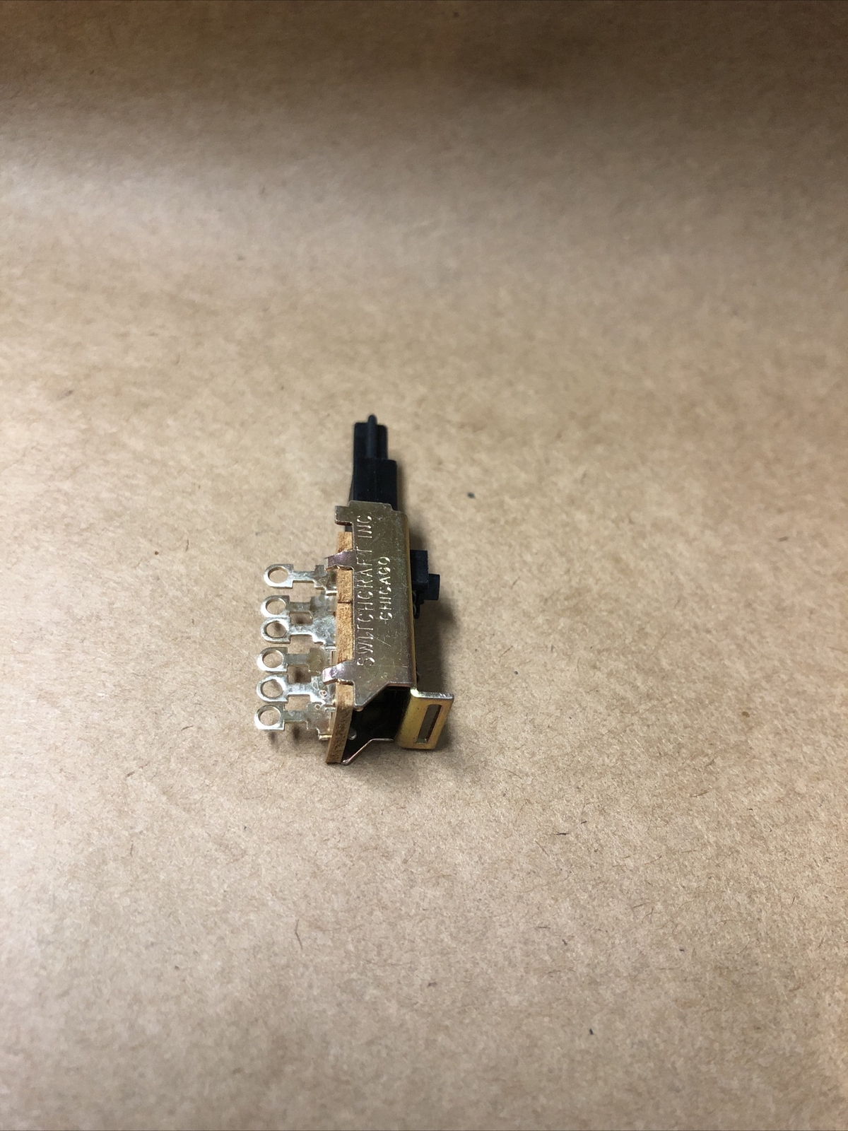 SWITCHCRAFT PART# 81061A10A