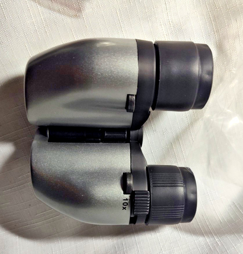 Coleman Compact Zoom Binoculars 10-40×21 – Open box
