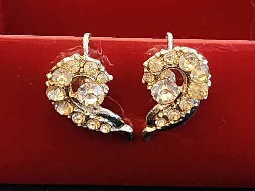 VINTAGE CLEAR CRYSTALS STATEMENT SILVER PLATED SCREWBACK EARRINGS-1.25" LENGTH