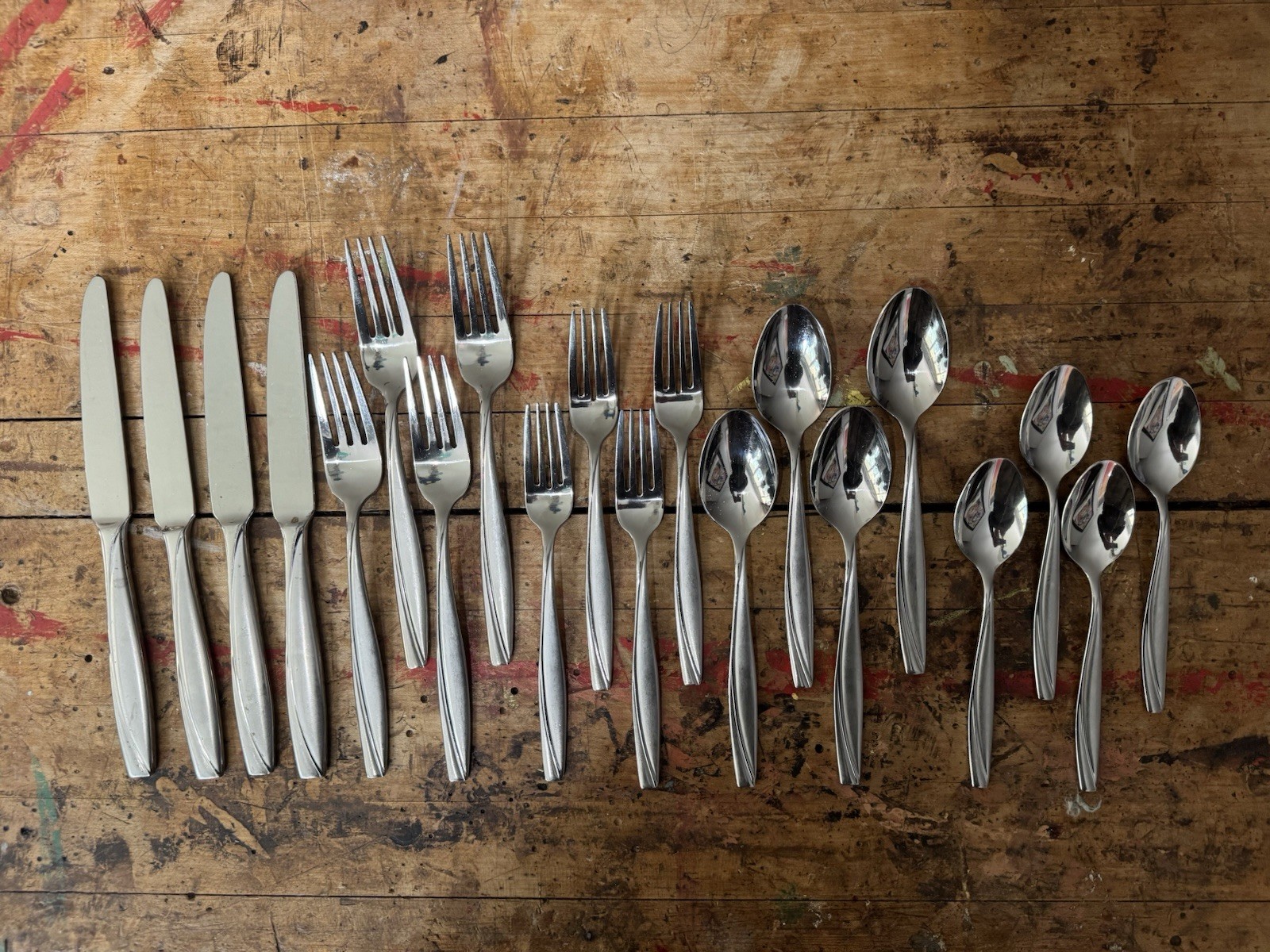 Oneida “Camlynn Chloe” Stainless 4 Place Settings (set Of 20)