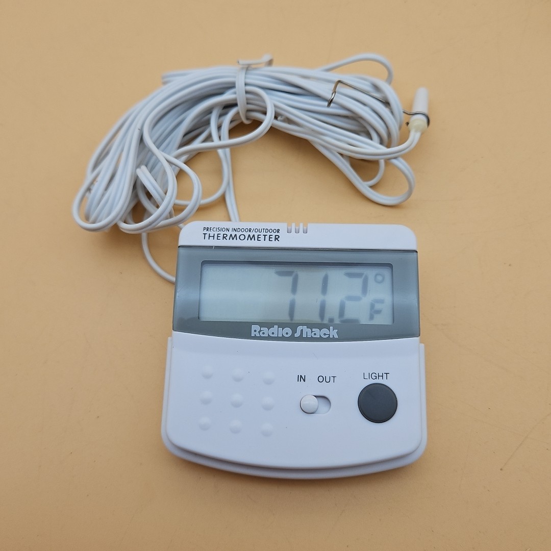 Radio Shack 63-854 LCD Indoor Outdoor Thermometer w Built in Stand Vtg