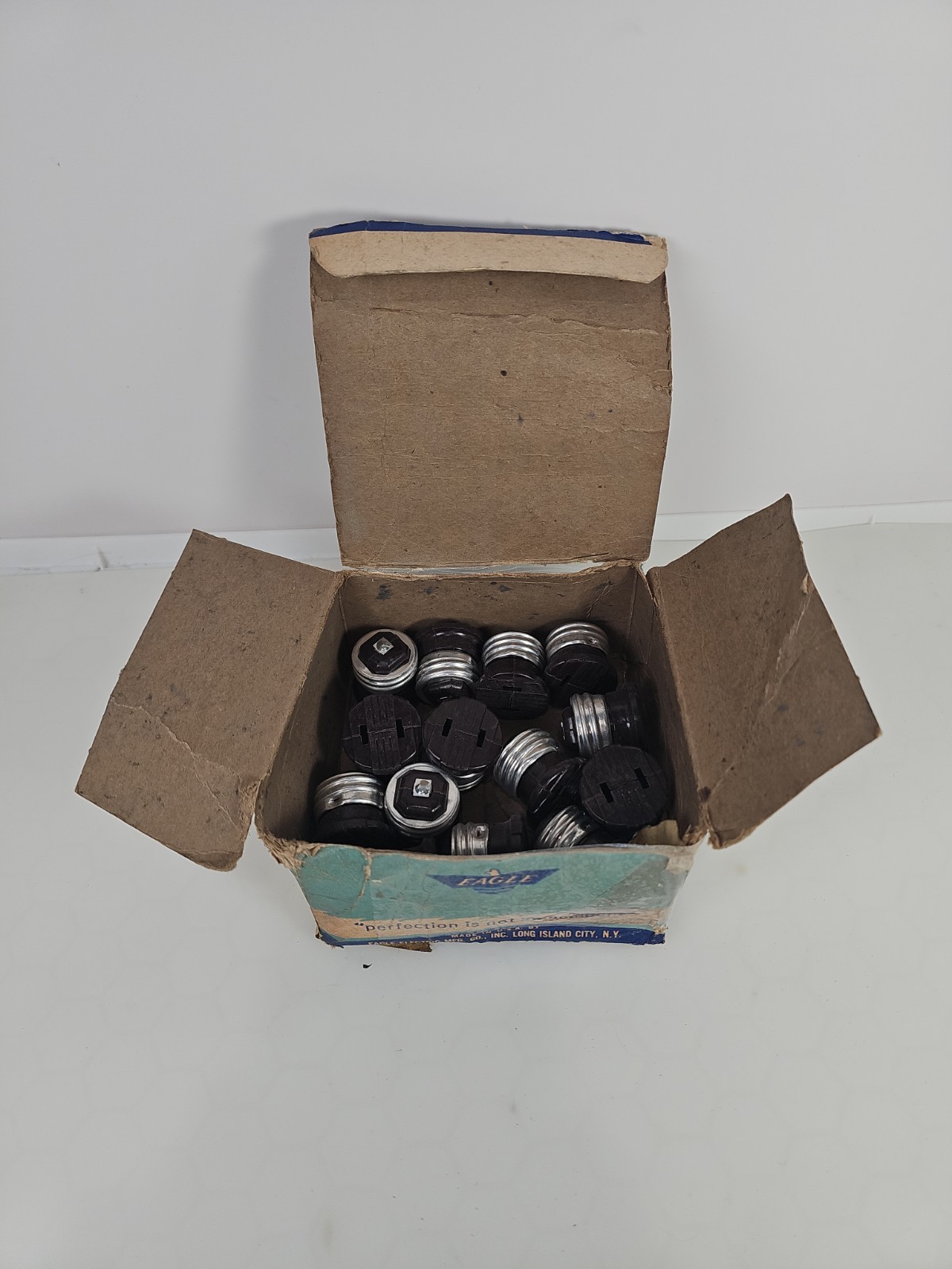 Lot Of 14 NOS Eagle No. 758 Brown Bakelite Bulb Socket Attachment Bases Adapters