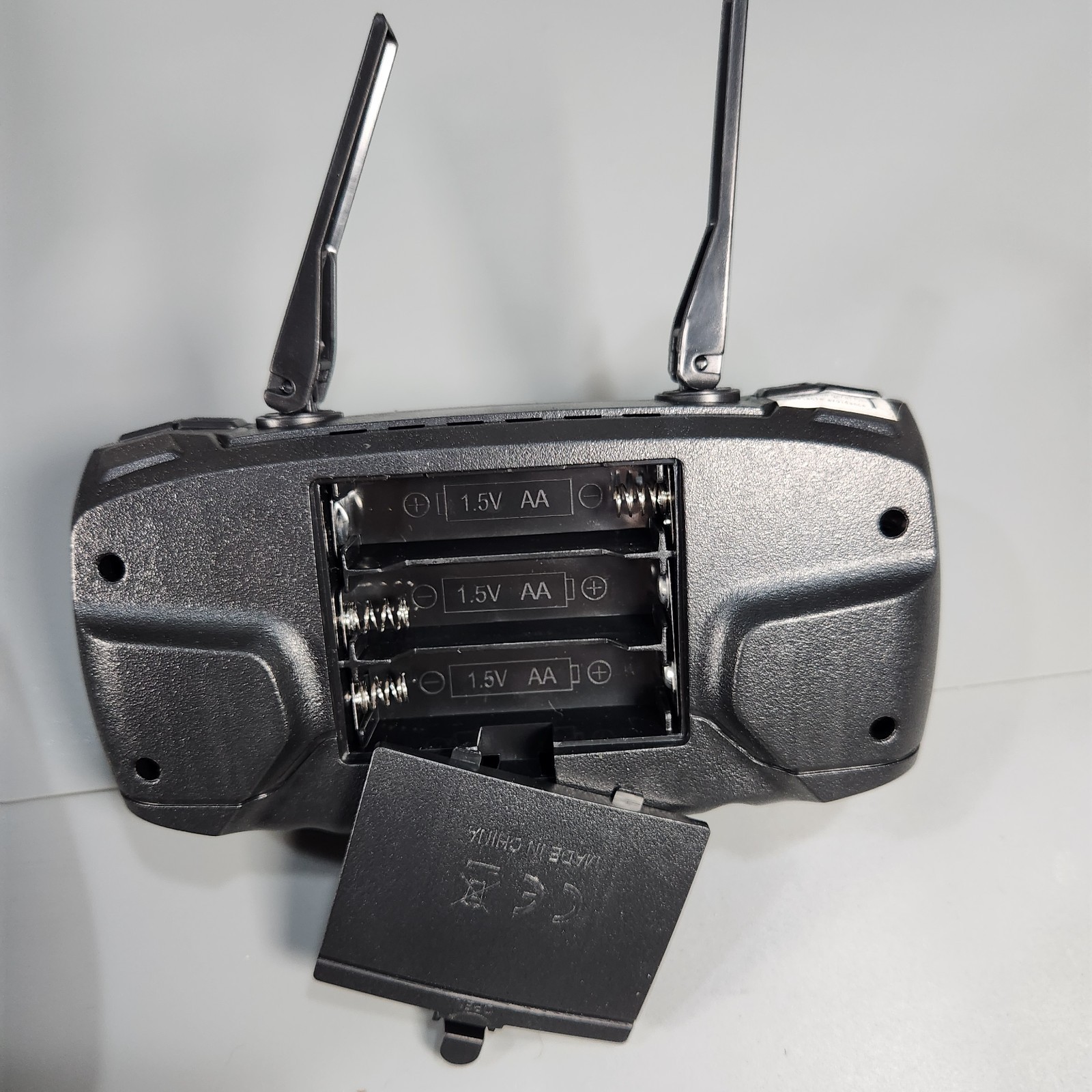 E99 Pro Foldable WiFi FPV Camera Drone w Remote Carrying Case Powers On