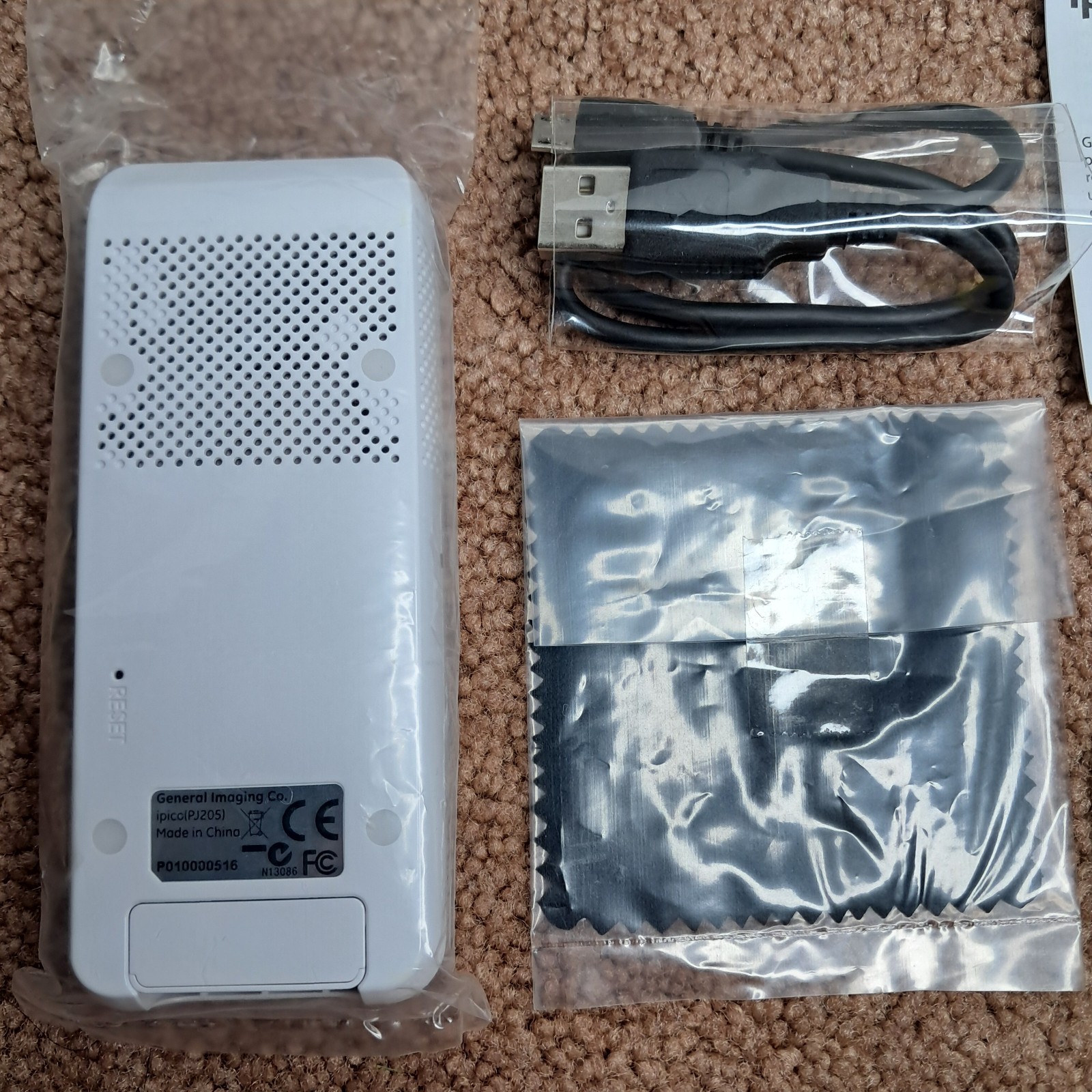 Ipico Hand Held Projector For iPod and iPhone General Imaging PJ205 Open Box