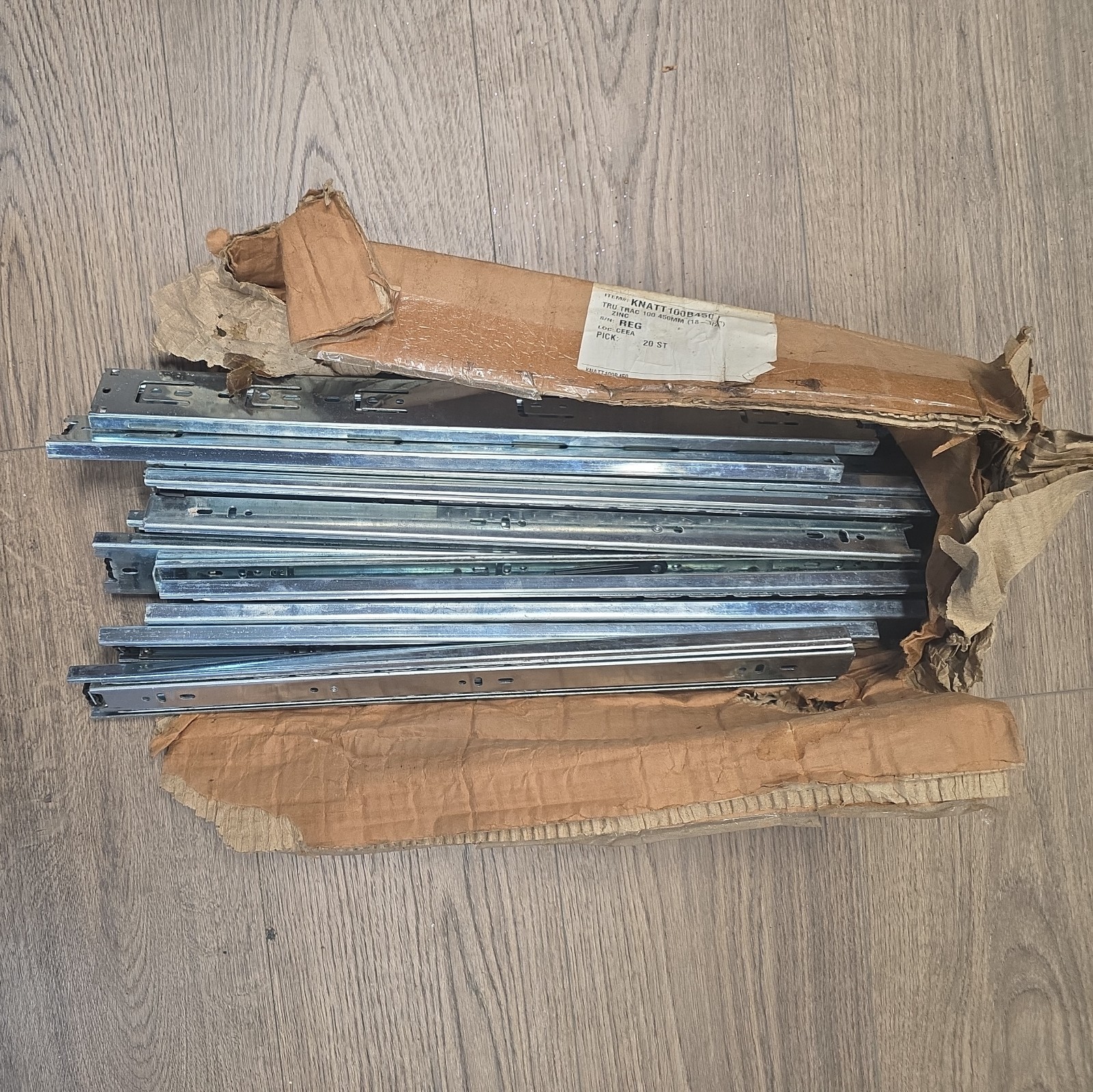 Lot of 11 Knape & Vogt TT100B 450 450mm Steel Full Extension Drawer Slides 100lb