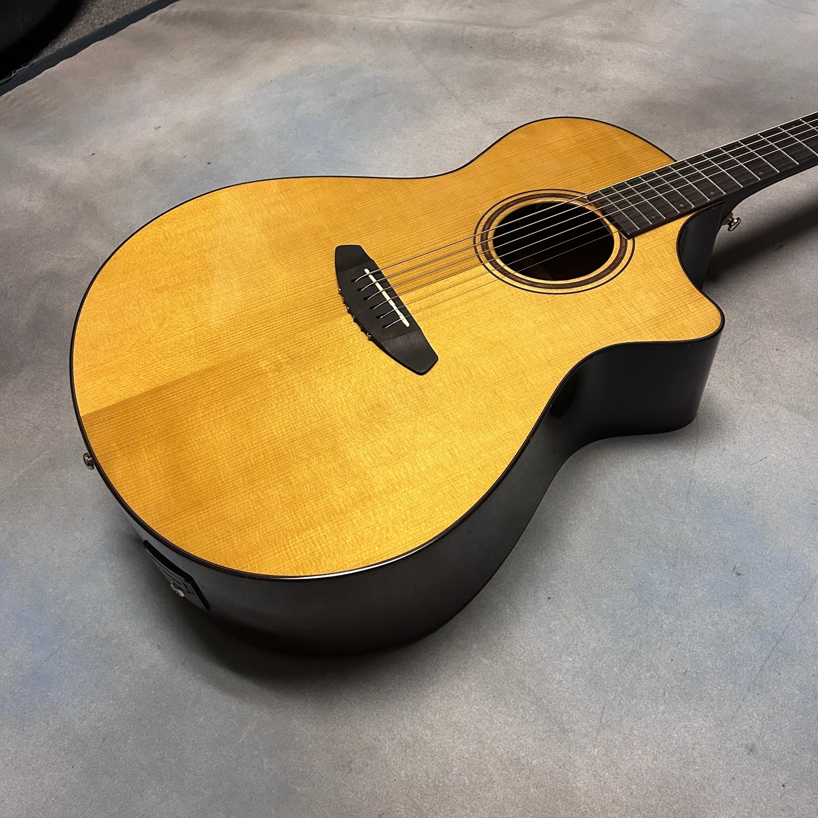 Breedlove Performer CO Aged Toner CE Spruce-Mahogany w/OHSC