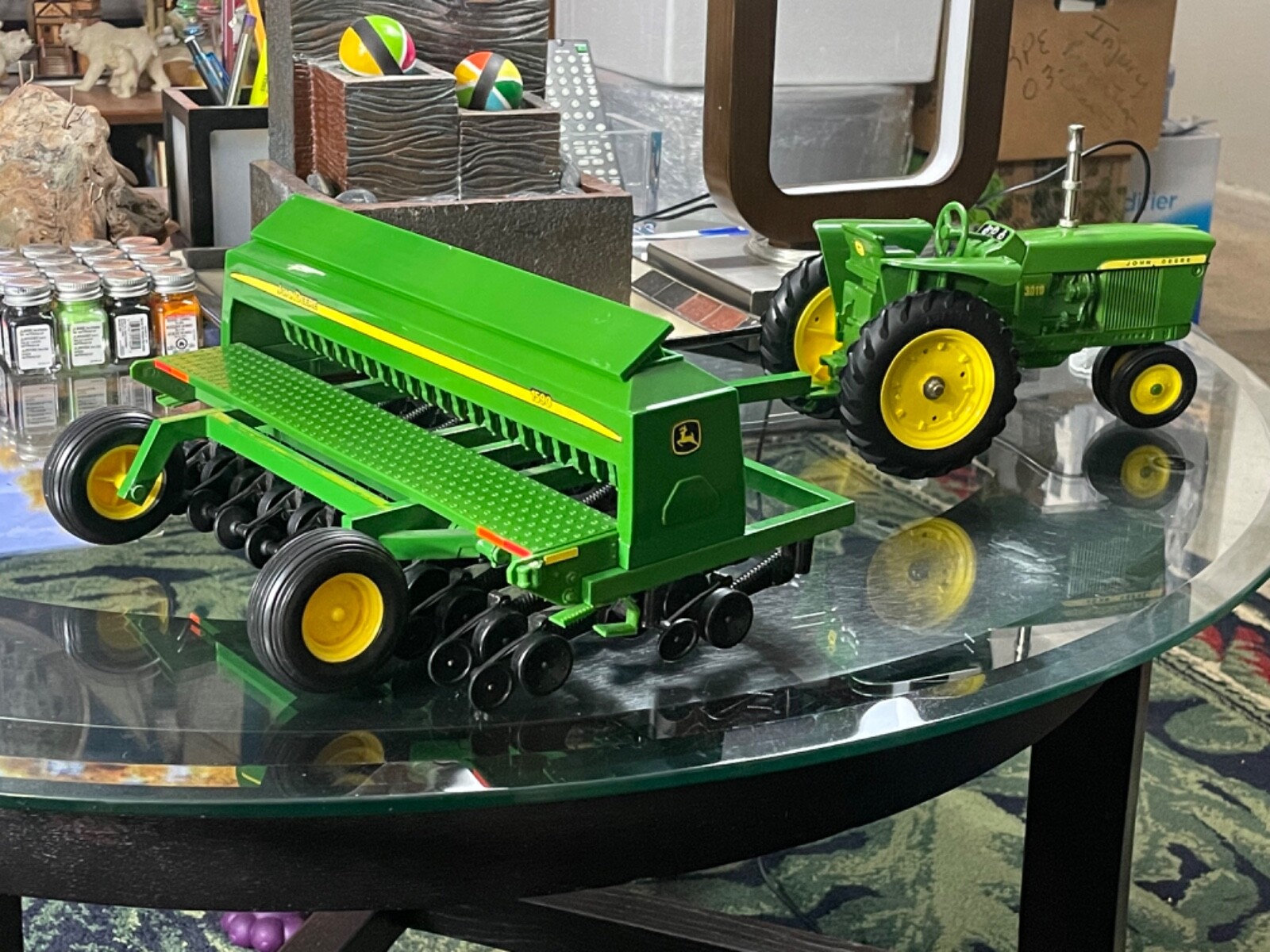 1:16 SCALE DIECAST METAL TRACTOR MODEL