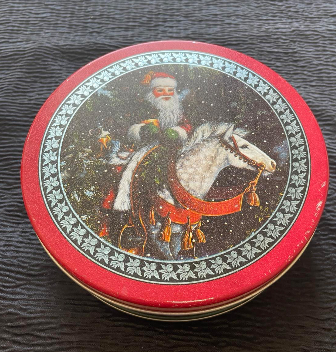 Lynn Bywaters Artist Santa Claus Round Tin Canister Metal Christmas 6 1/2" 1992