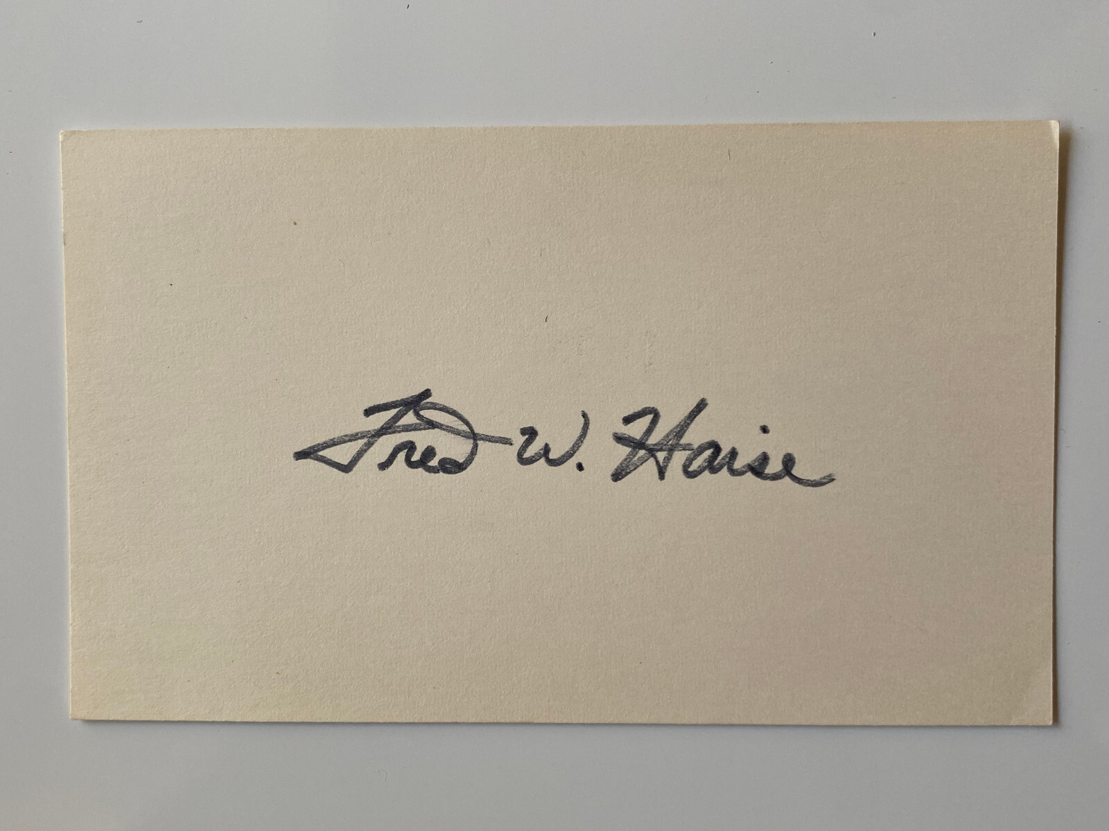 Astronaut Fred Wallace Haise, Jr - Original Autograph - Size 12x7cm