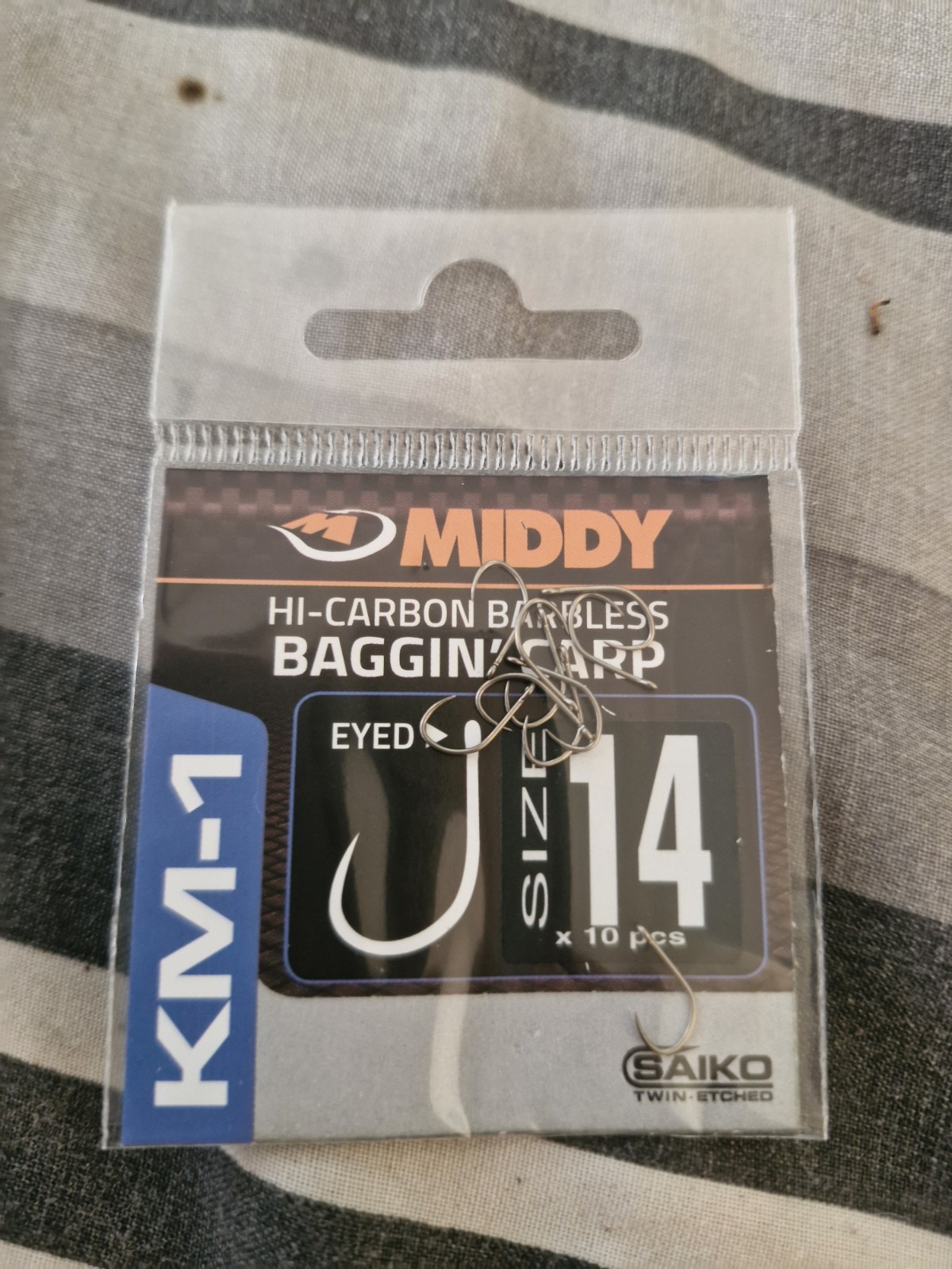 Size 14 Middy KM-1 Baggin' Carp Eyed Barbless Hooks