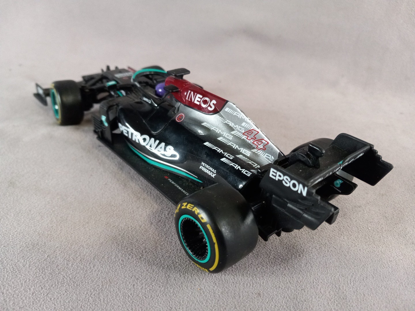 Mercedes Benz AMG F1 W12 E Performance Lewis Hamilton #44 Black 1:24 RC Maisto