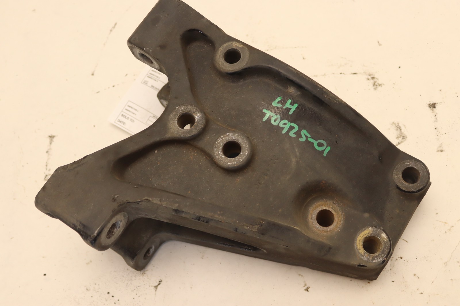 2013-2021 PETERBILT 579 PACCAR LEFT SIDE FLEX AIR SPRING HANGER MOUNT OEM