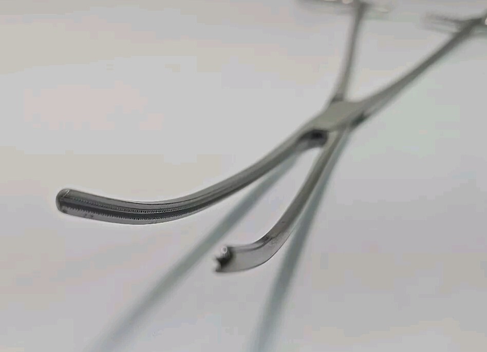 Codman 37-1141 DeBakey Classic Aorta Aneurysm Clamp, 10.5" Length