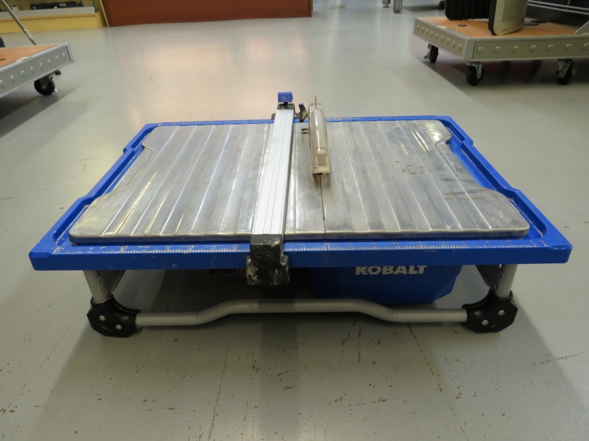 Kobalt 7" Wet Tabletop Tile Saw 5 Amp KWS-B7-20 (TDY029819)