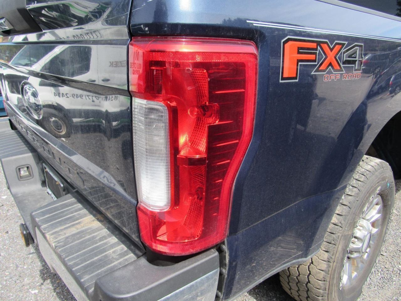 F250SD 2018 Glove Box 1037137