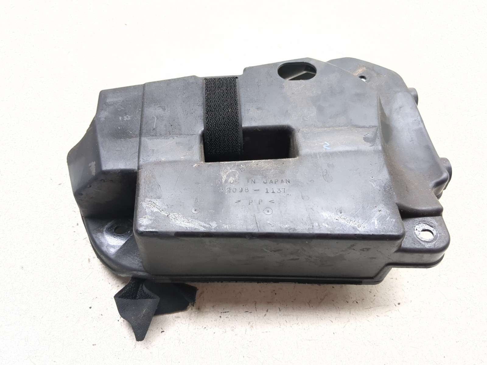 05-08 Kawasaki VN1600 Vulcan Nomad Tool Box 32098-1137