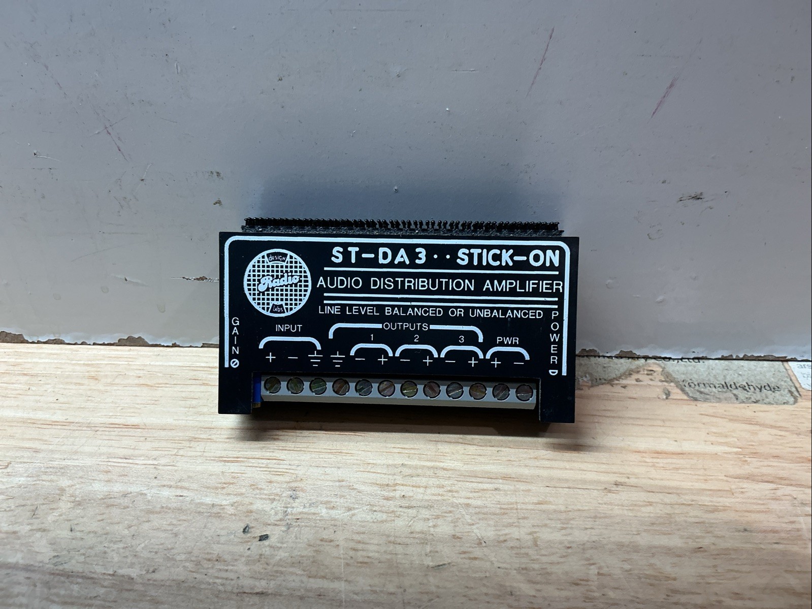 Radio Design Labs RDL ST-DA3 Stick-On Audio Distribution Amplifier