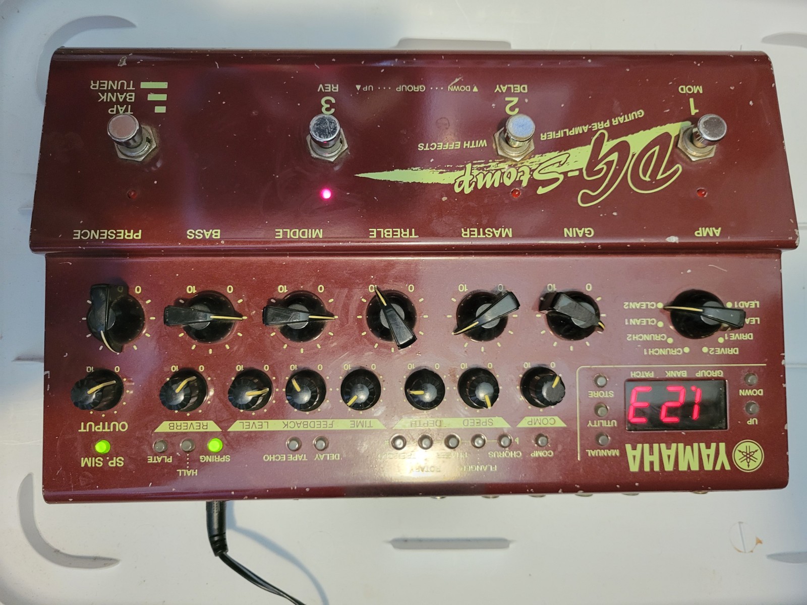 Yamaha DG Stomp Guitar Preamp Multi Effects Processor Pedal + Power Supply