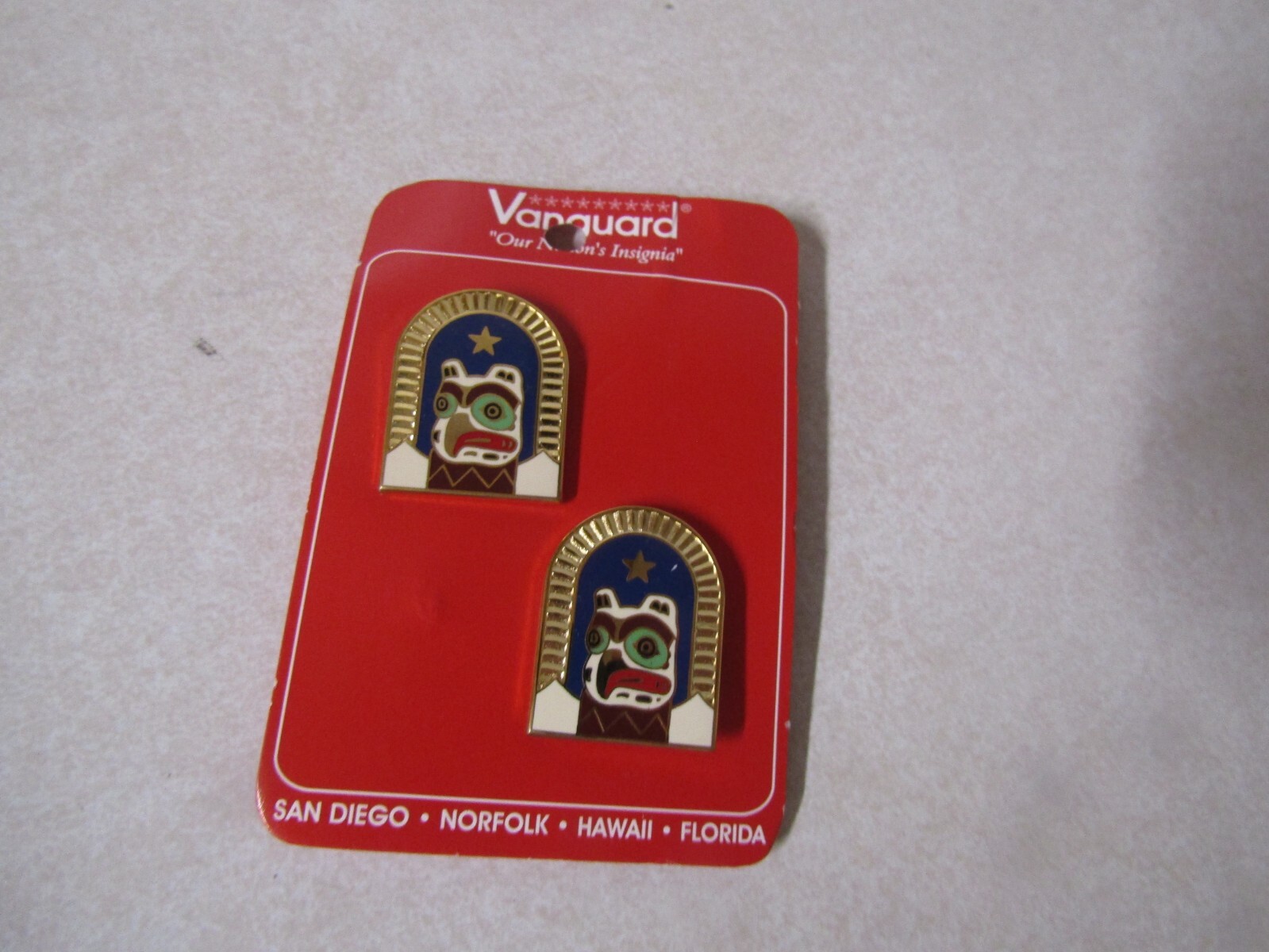 MILITARY INSIGNIA SET OF 2 DUI CRESTS US ARMY ALASKA COMMAND